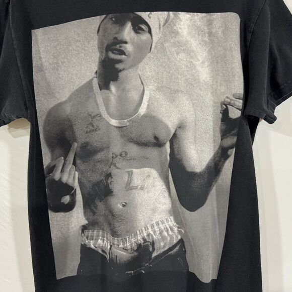 Tupac Middle Finger Smoking Shirt Mens Size Small - Picture 2 of 4